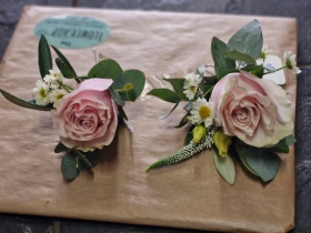 Wedding To Go package   Your chosen colour palet