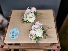 Wedding To Go package   Your chosen colour palet